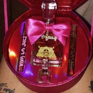Juicy Couture Viva La Juicy Gift Box in Hot Pink and Gold